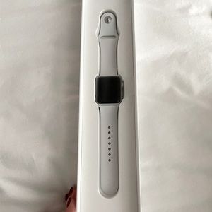 Apple Watch series 3 white 38 aluminum.